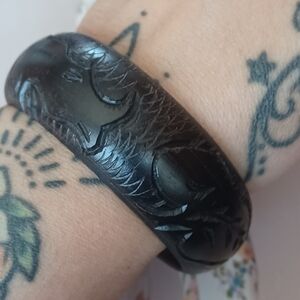 Wood Artisanal Carved Bangle Bracelet 🪵